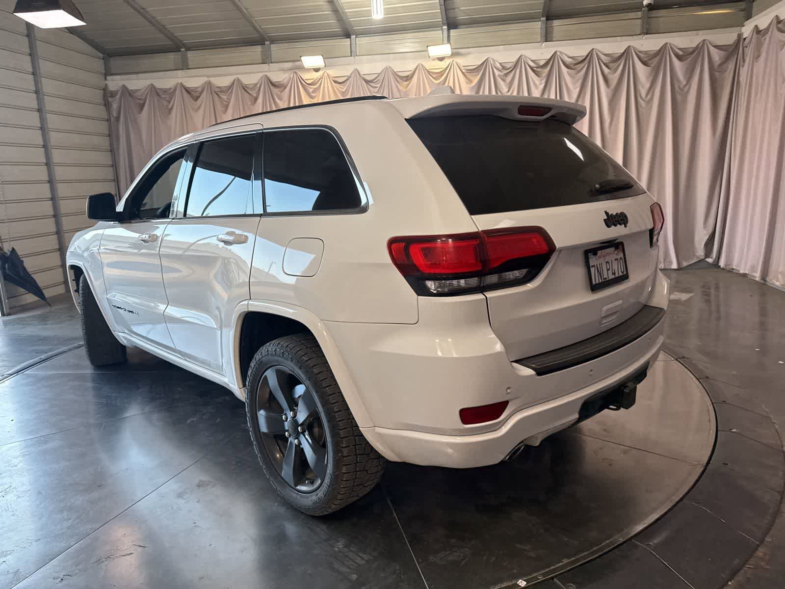 Used 2015 Jeep Grand Cherokee Altitude RWD image 7
