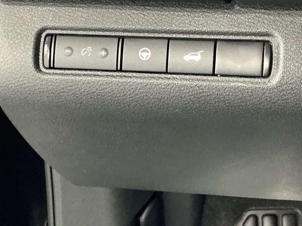 Used 2025 Nissan Pathfinder SV image 14