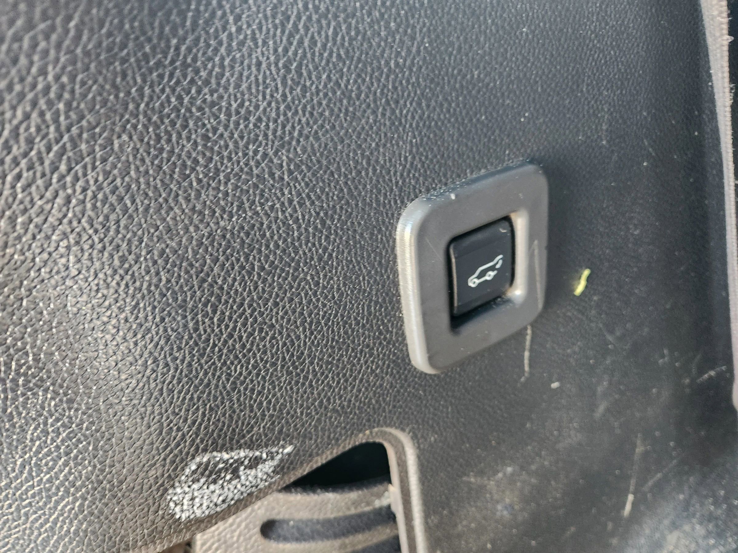 Used 2010 Ford Expedition Limited image 16