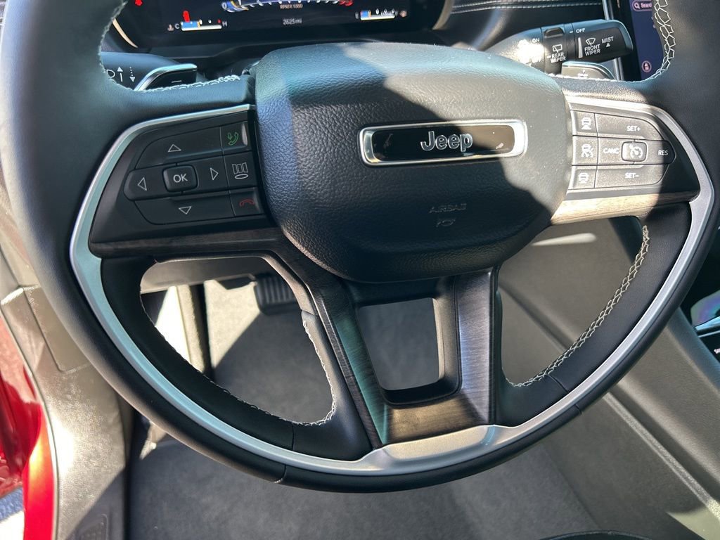 Used 2025 Jeep Grand Cherokee L Limited w/ Black Appearance Package image 16