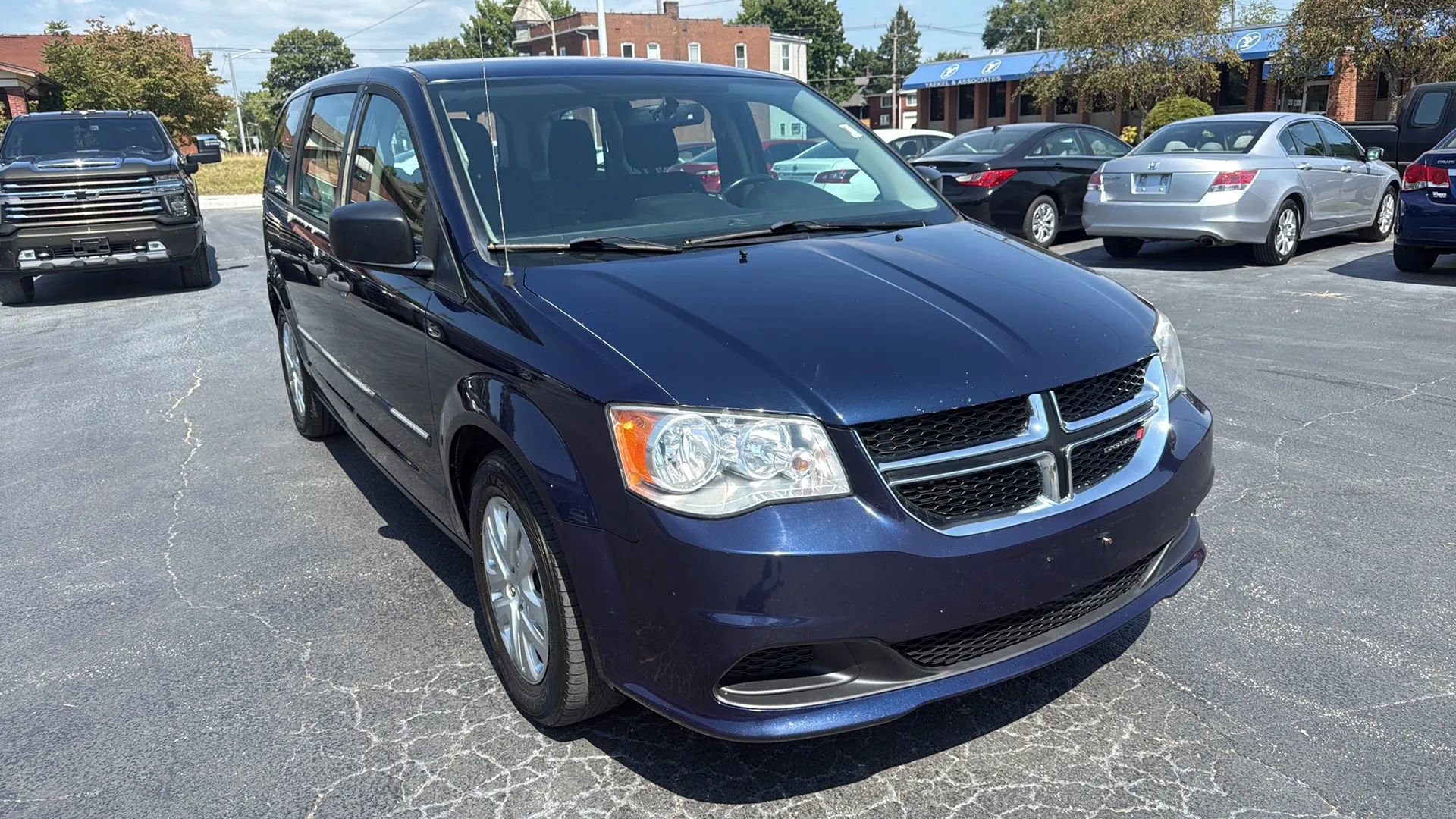 Used 2016 Dodge Grand Caravan American Value Package w/ UConnect Hands-Free Group image 3