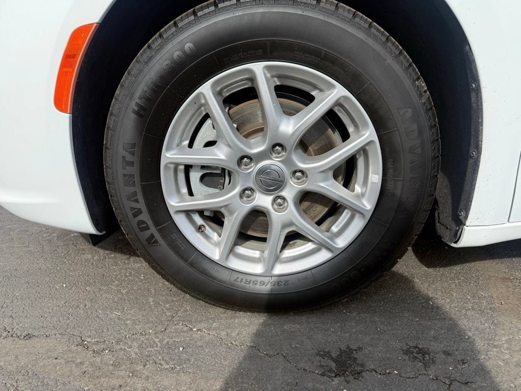 Used 2023 Chrysler Pacifica Touring-L FWD image 15