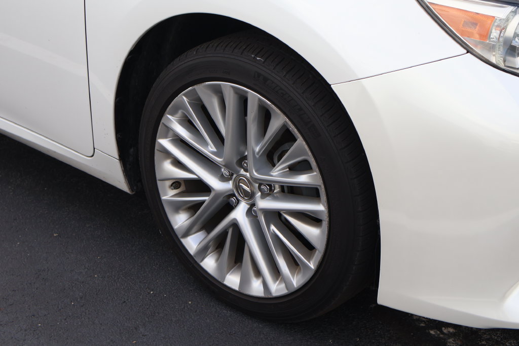 Used 2014 Lexus ES 350 w/ Ultra Luxury Package FWD image 7