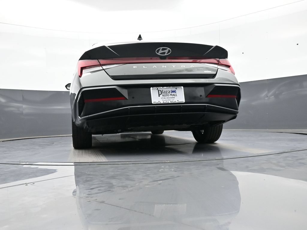 Used 2024 Hyundai Elantra Limited FWD image 30