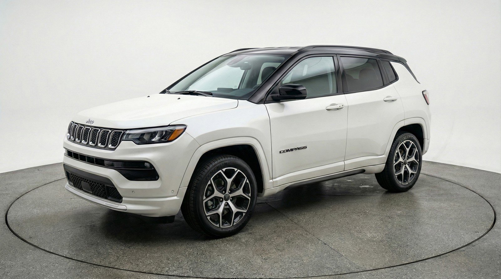 Used 2025 Jeep Compass Limited AWD/4WD image 3