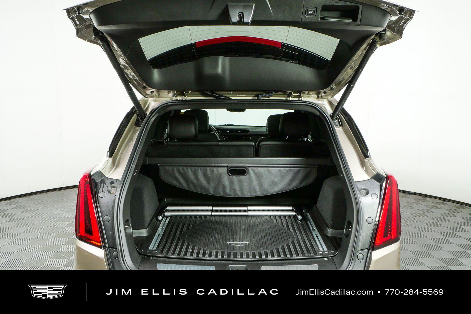 Used 2023 Cadillac XT5 Premium Luxury w/ Technology Package FWD image 32