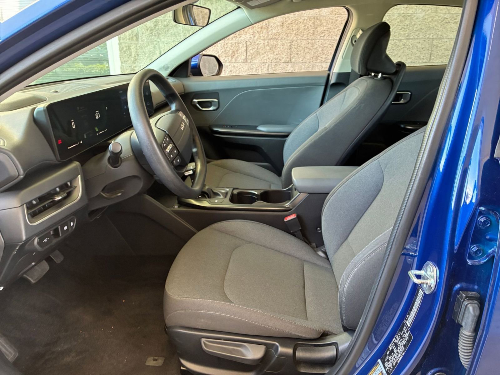 Used 2025 Kia K4 LXS image 27