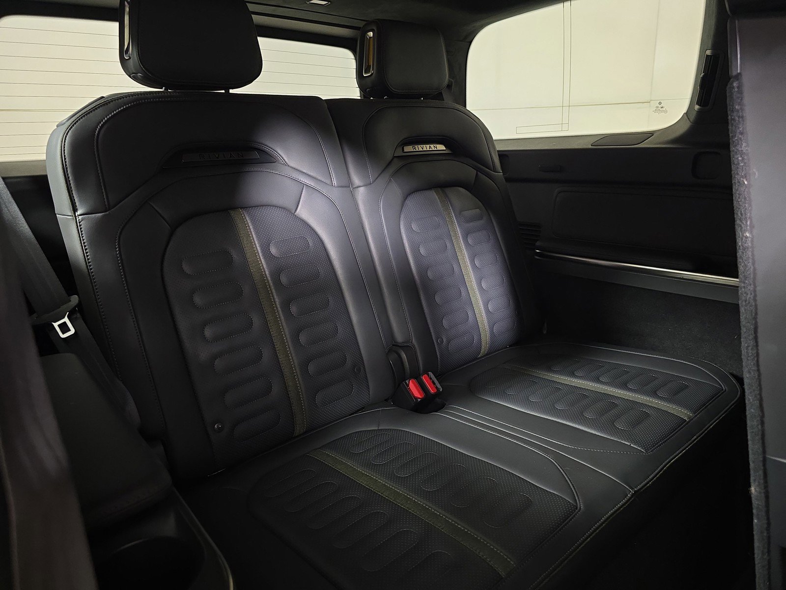 Used 2023 Rivian R1S Adventure image 34