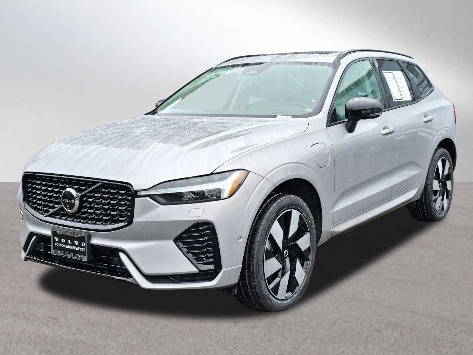Certified 2024 Volvo XC60 T8 Plus w/ Protection Package Premier image 7