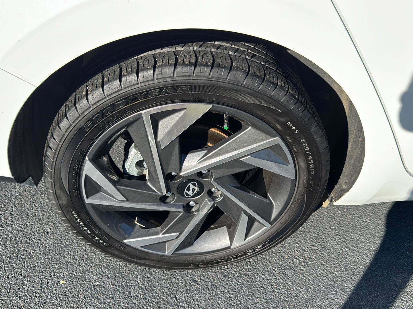 Used 2024 Hyundai Elantra Limited image 37