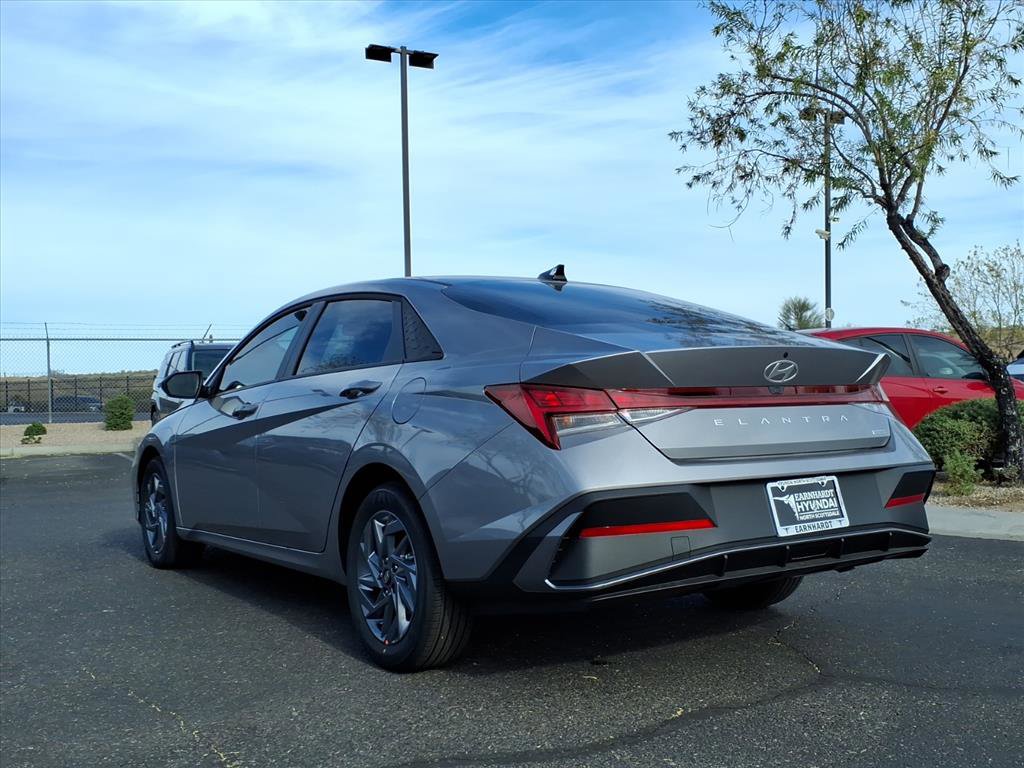 New 2026 Hyundai Elantra Blue image 4