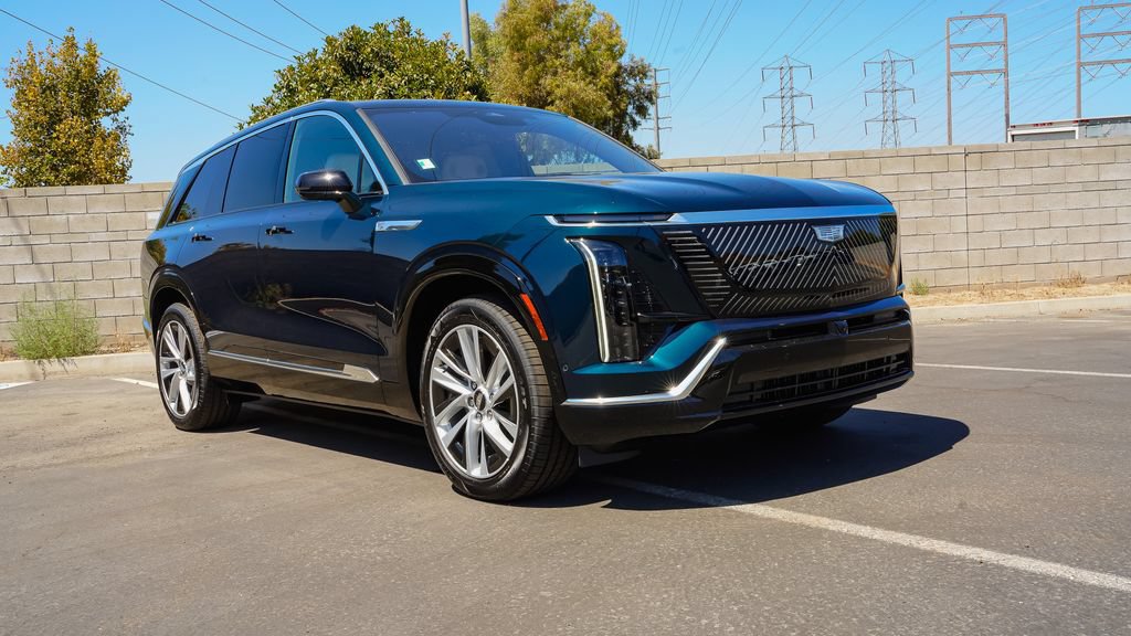 New 2027 Cadillac Vistiq Luxury w/ LPO, Floor Liner Package AWD/4WD image 5