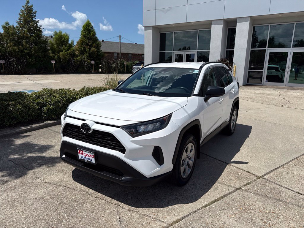 Used 2021 Toyota RAV4 LE AWD/4WD image 3