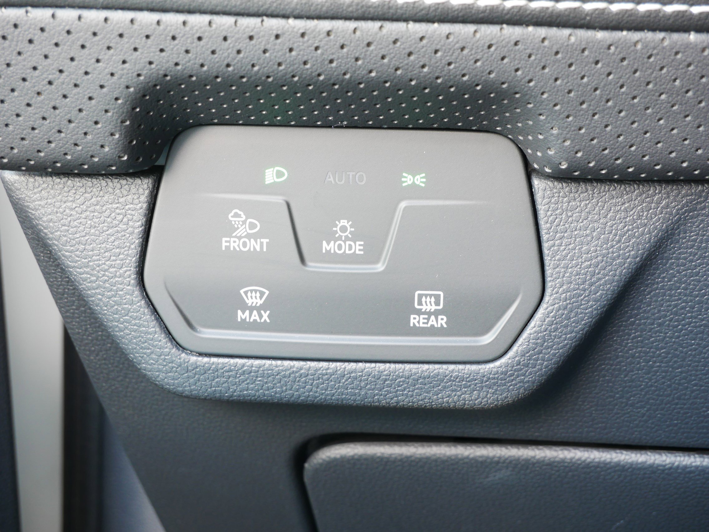 Certified 2024 Volkswagen Atlas Cross Sport SEL R-Line image 24