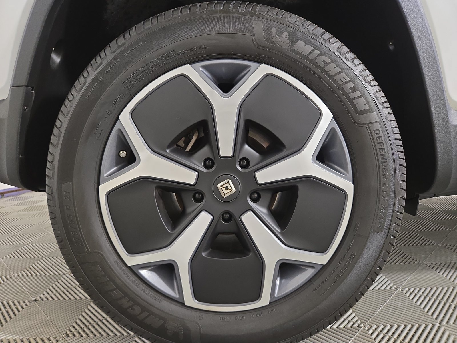 Used 2024 Rivian R1S Adventure Dual AWD/4WD image 12