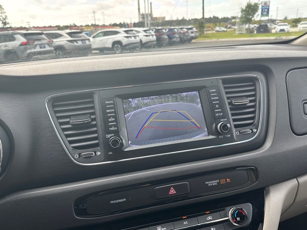 Used 2020 Kia Sedona LX image 19