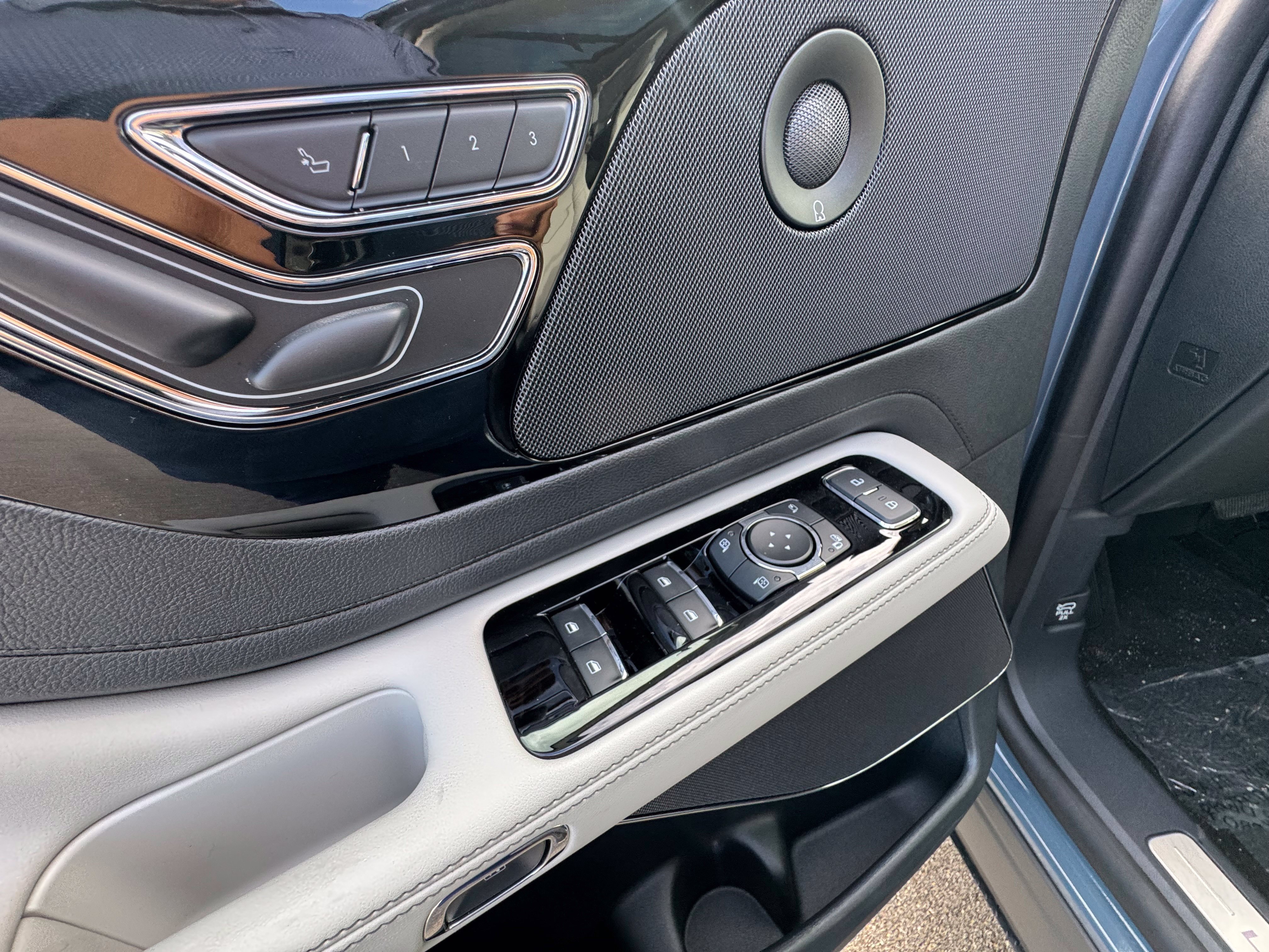 New 2026 Lincoln Aviator Reserve w/ Jet Appearance Package AWD/4WD image 29