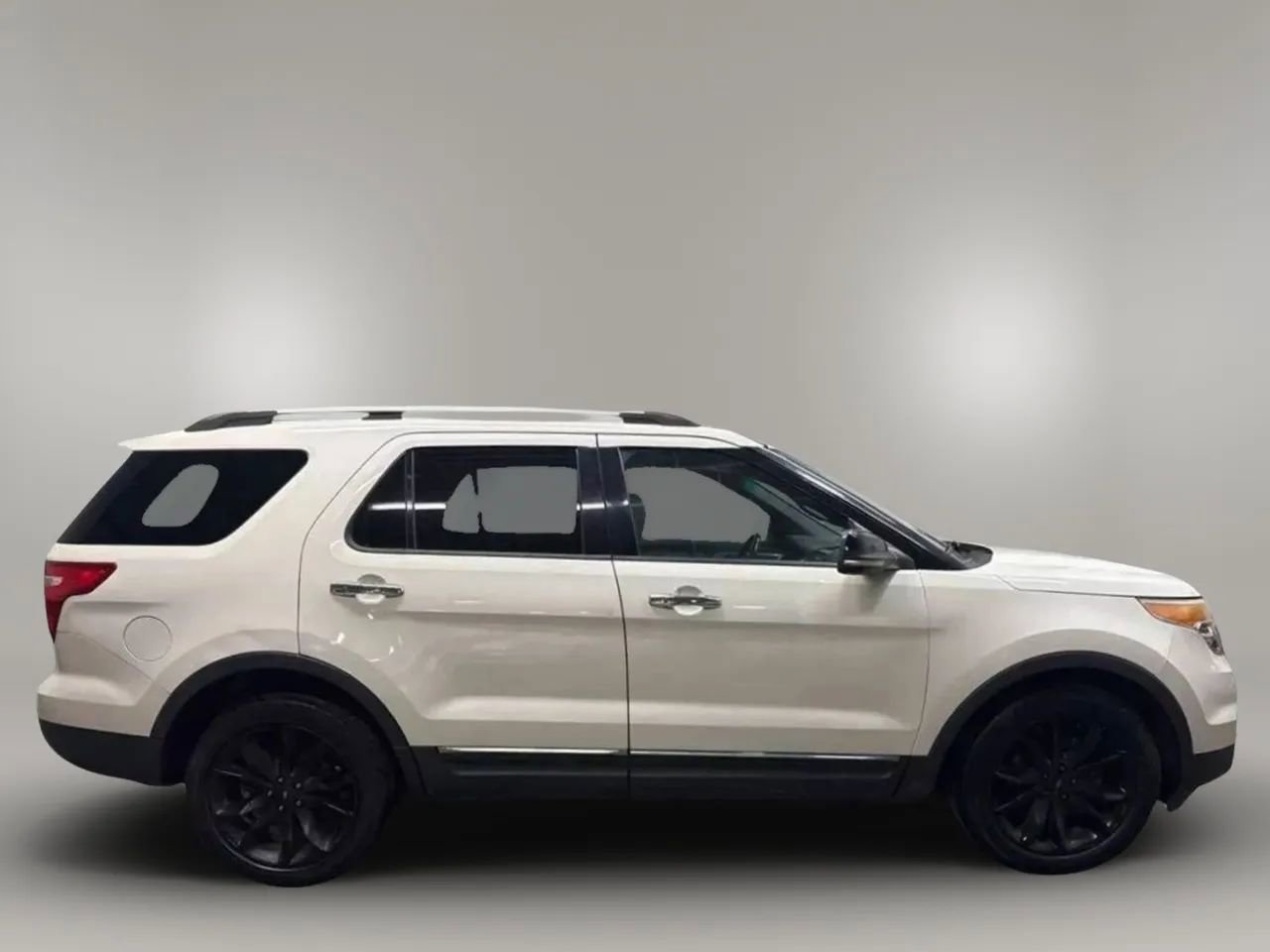 Used 2012 Ford Explorer XLT image 2