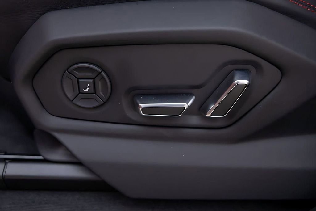 Used 2022 Lamborghini Urus image 28