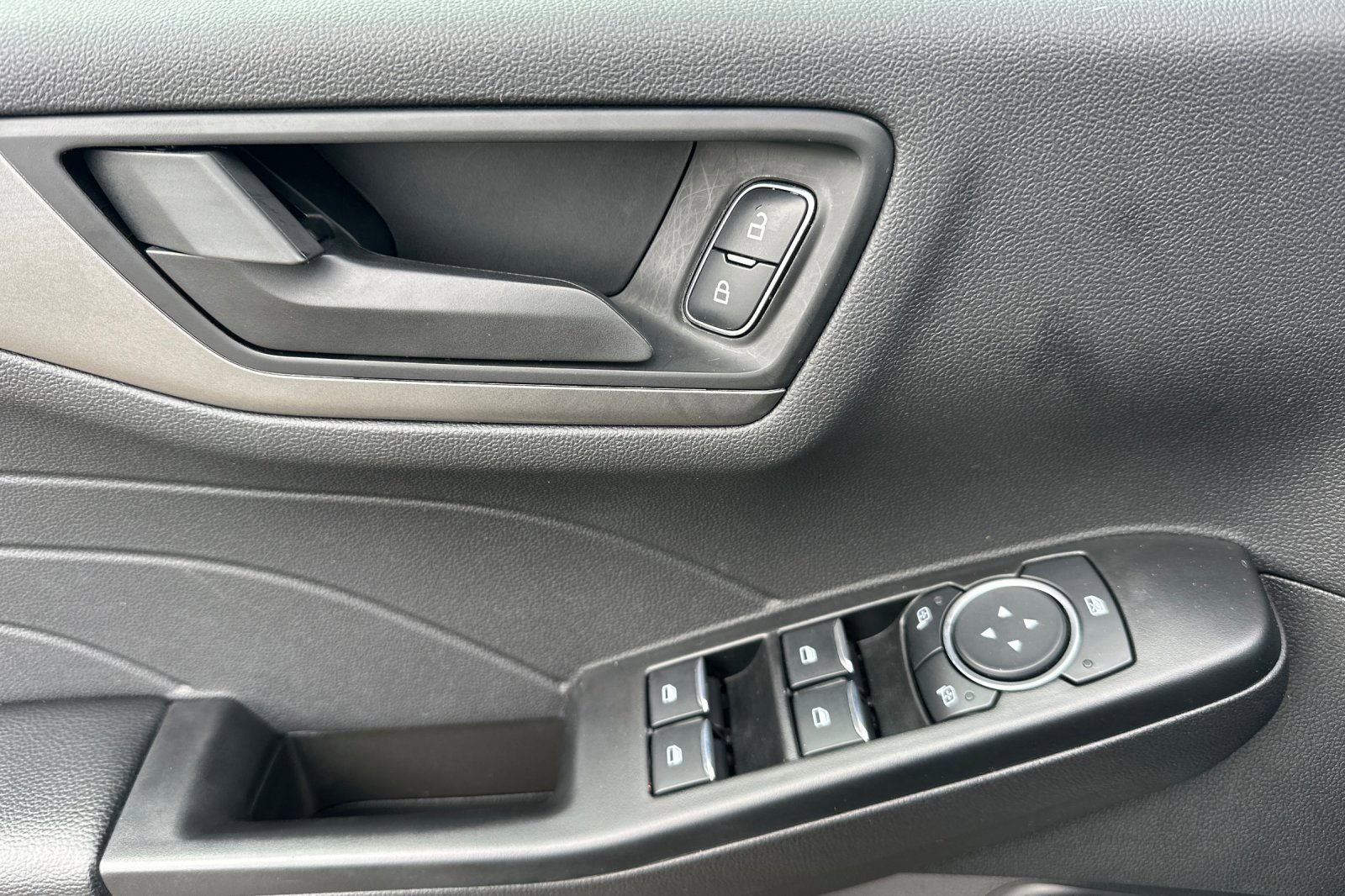 Used 2025 Ford Escape Active image 12