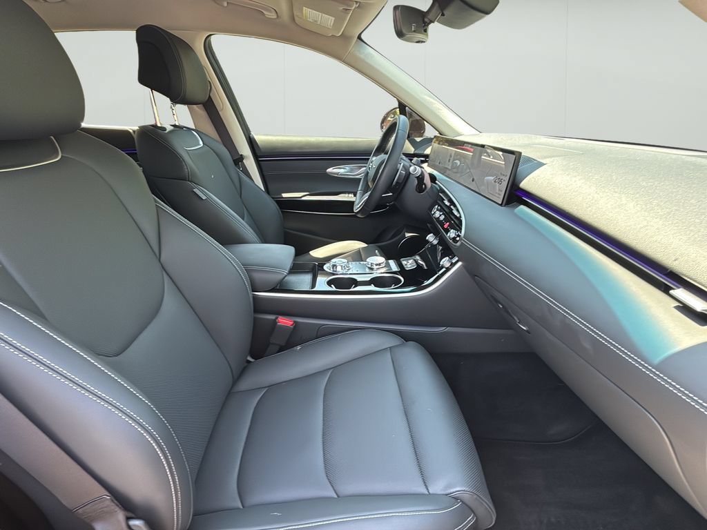 Certified 2026 Genesis GV70 2.5T AWD/4WD image 36