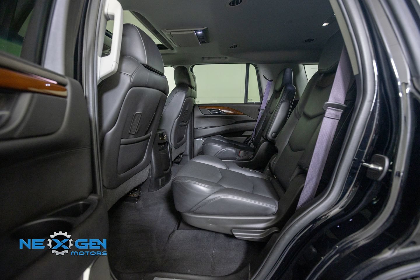 Used 2017 Cadillac Escalade Luxury AWD/4WD image 29