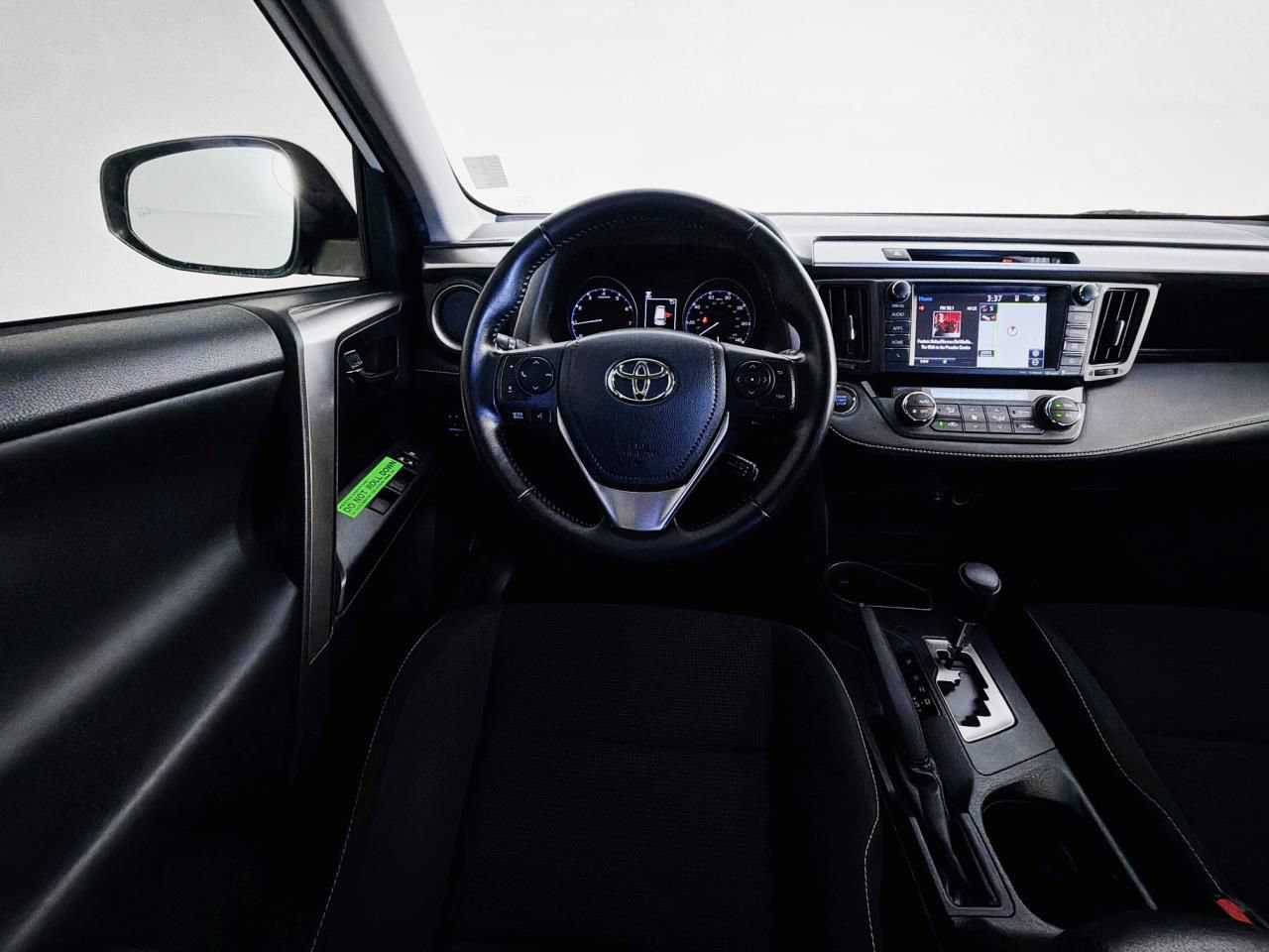 Used 2017 Toyota RAV4 XLE AWD/4WD image 13