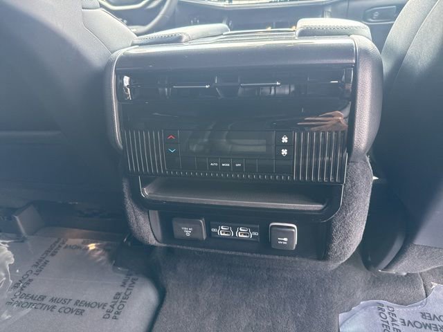 Certified 2024 Jeep Wagoneer 4WD w/ HD Trailer Tow Package image 33