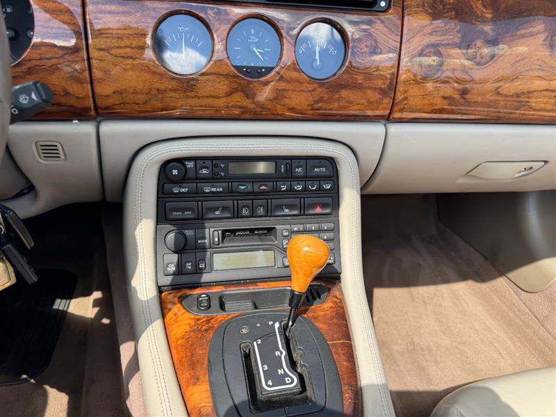 Used 2000 Jaguar XK8 Convertible image 13