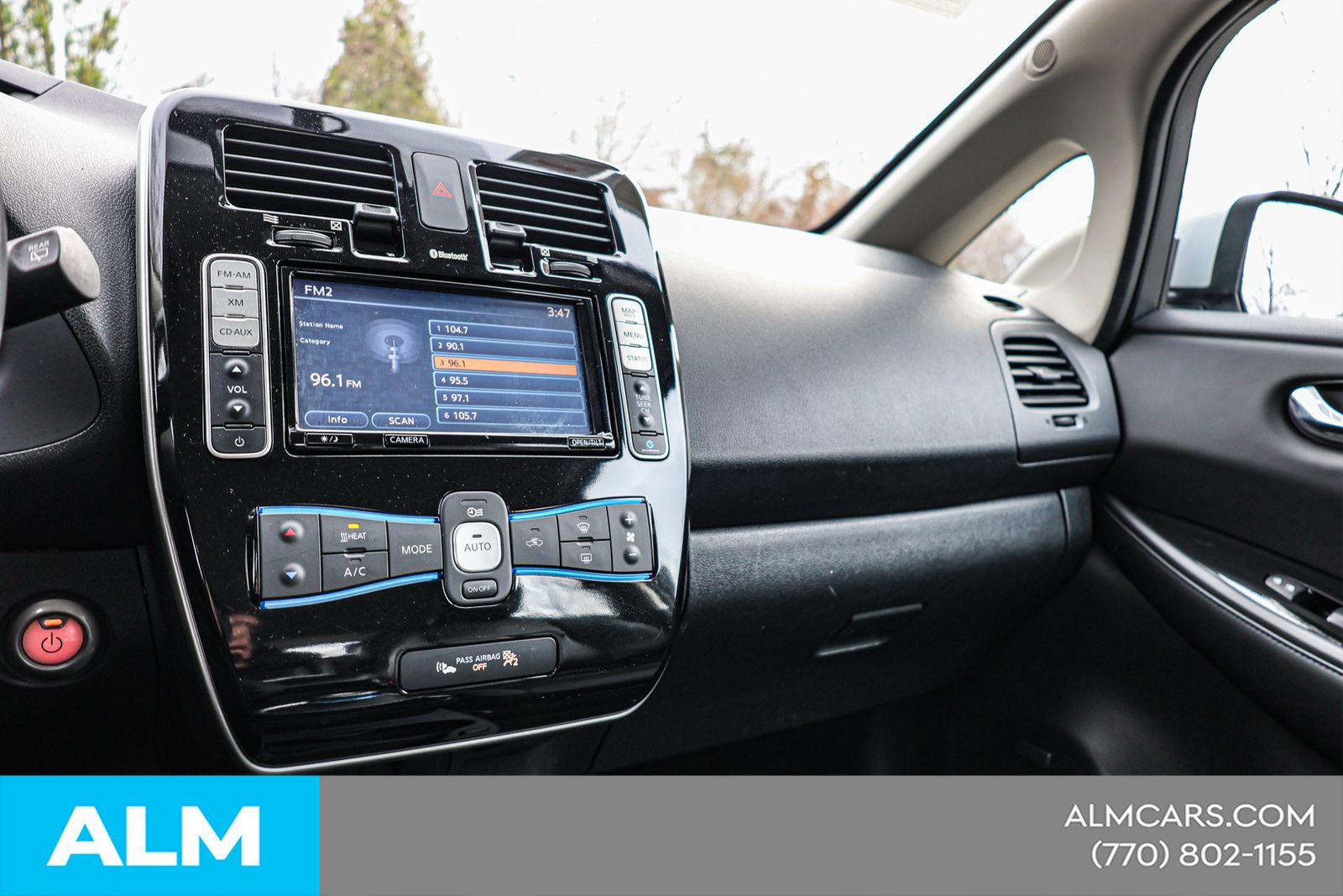 Used 2015 Nissan Leaf SL w/ Premium Package image 32