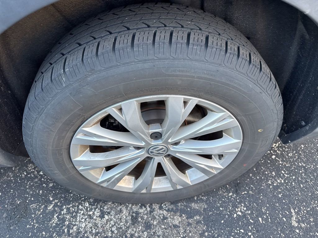 Used 2019 Volkswagen Tiguan S image 11