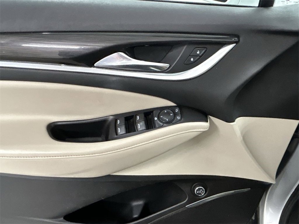 Used 2020 Buick Enclave Essence image 13