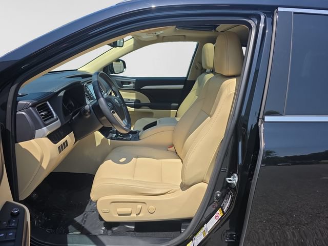 Used 2014 Toyota Highlander XLE AWD/4WD image 11