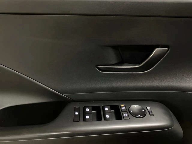 Used 2026 Hyundai Kona SE FWD image 28