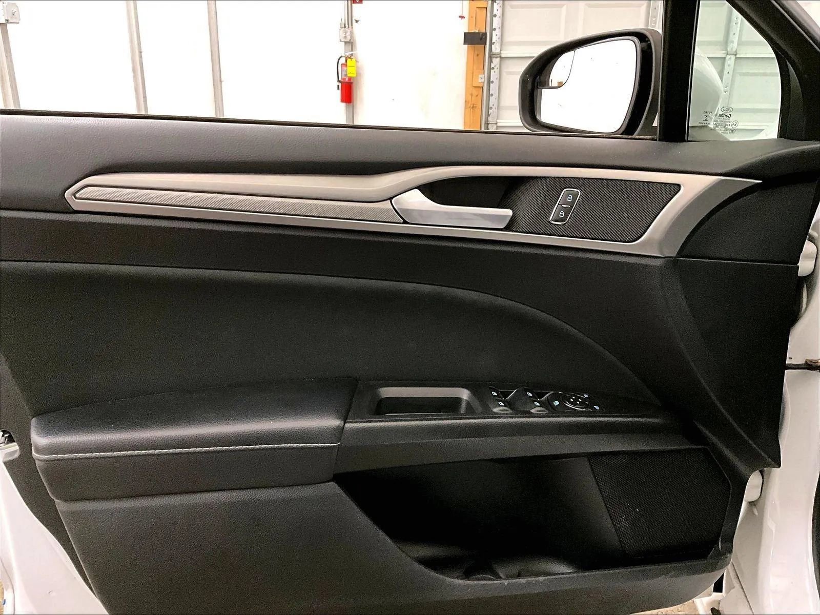 Used 2018 Ford Fusion SE FWD image 22