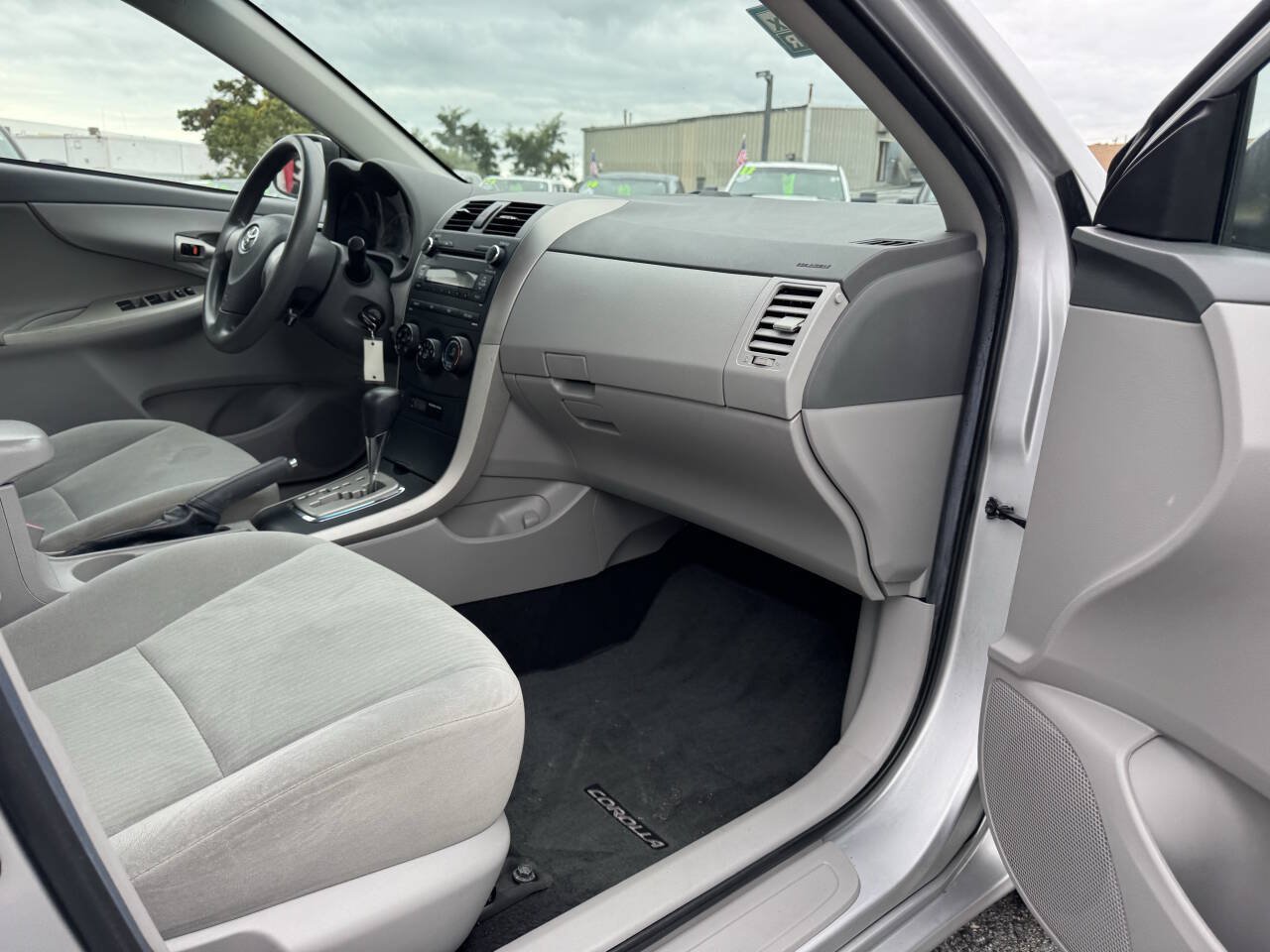 Used 2010 Toyota Corolla LE FWD image 34