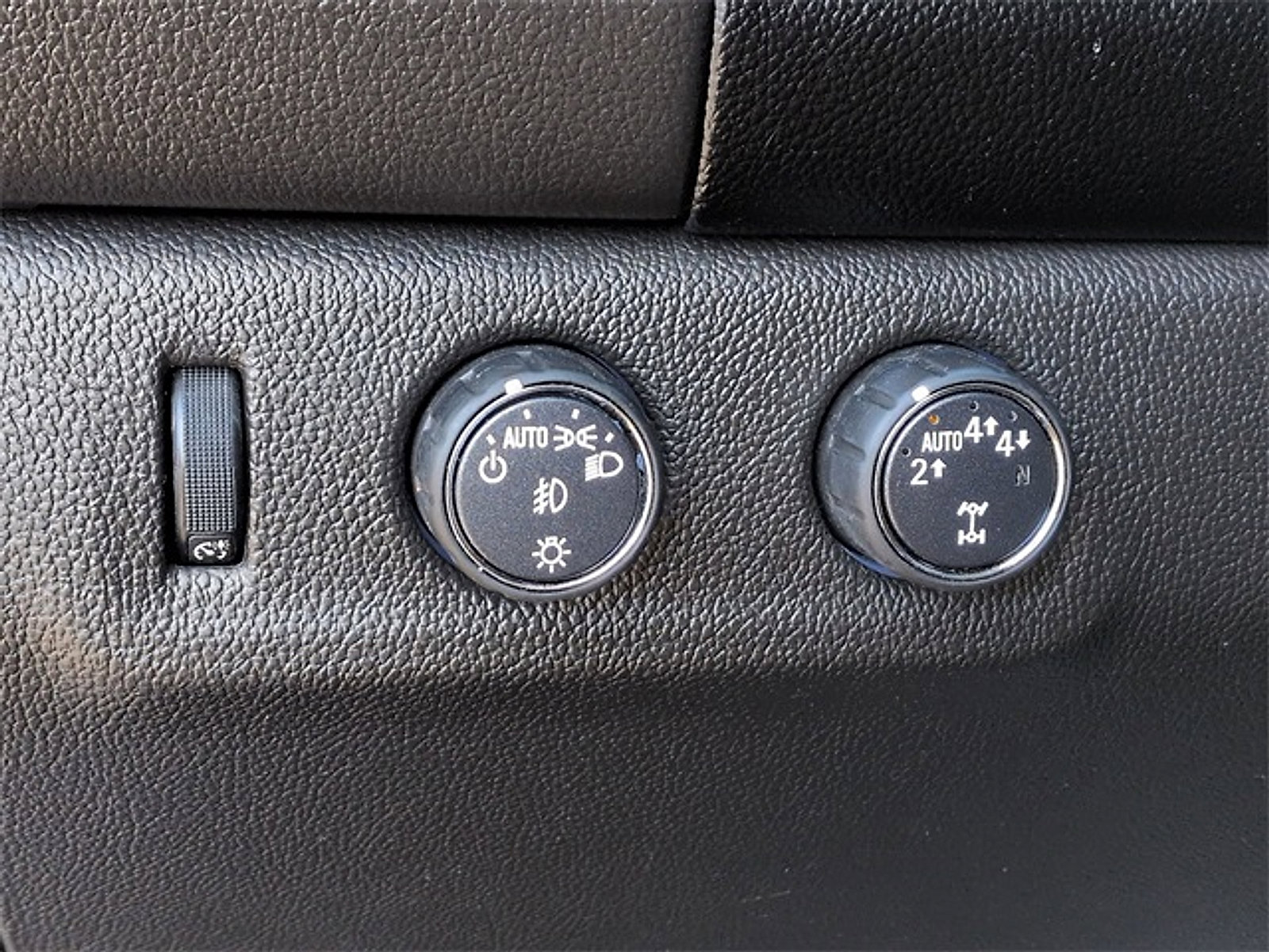 Used 2021 GMC Canyon Denali image 28