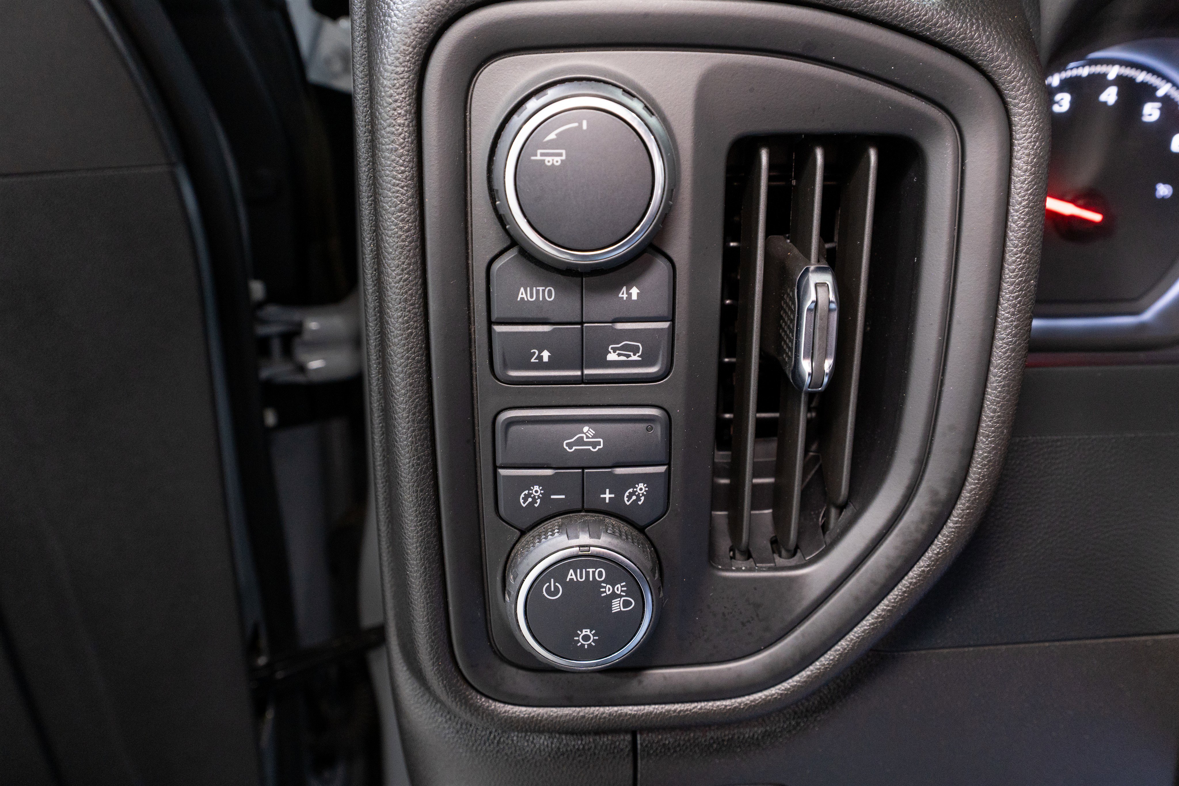 Used 2024 Chevrolet Silverado 1500 Custom image 28