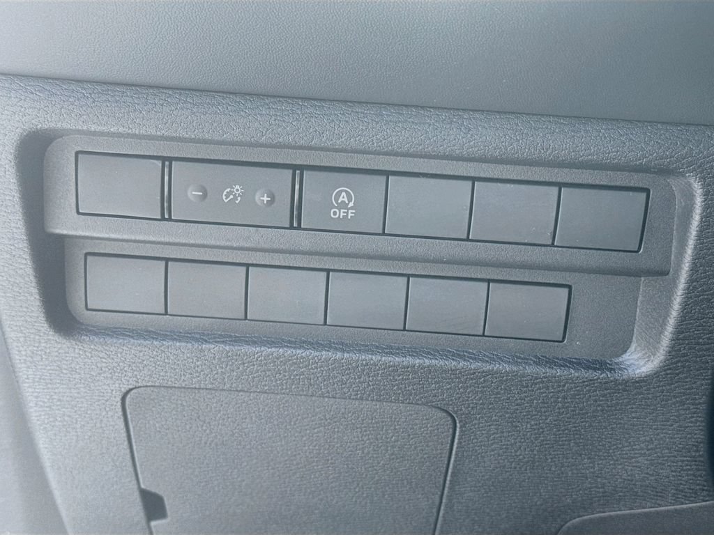 New 2026 Mitsubishi Outlander LE FWD image 10