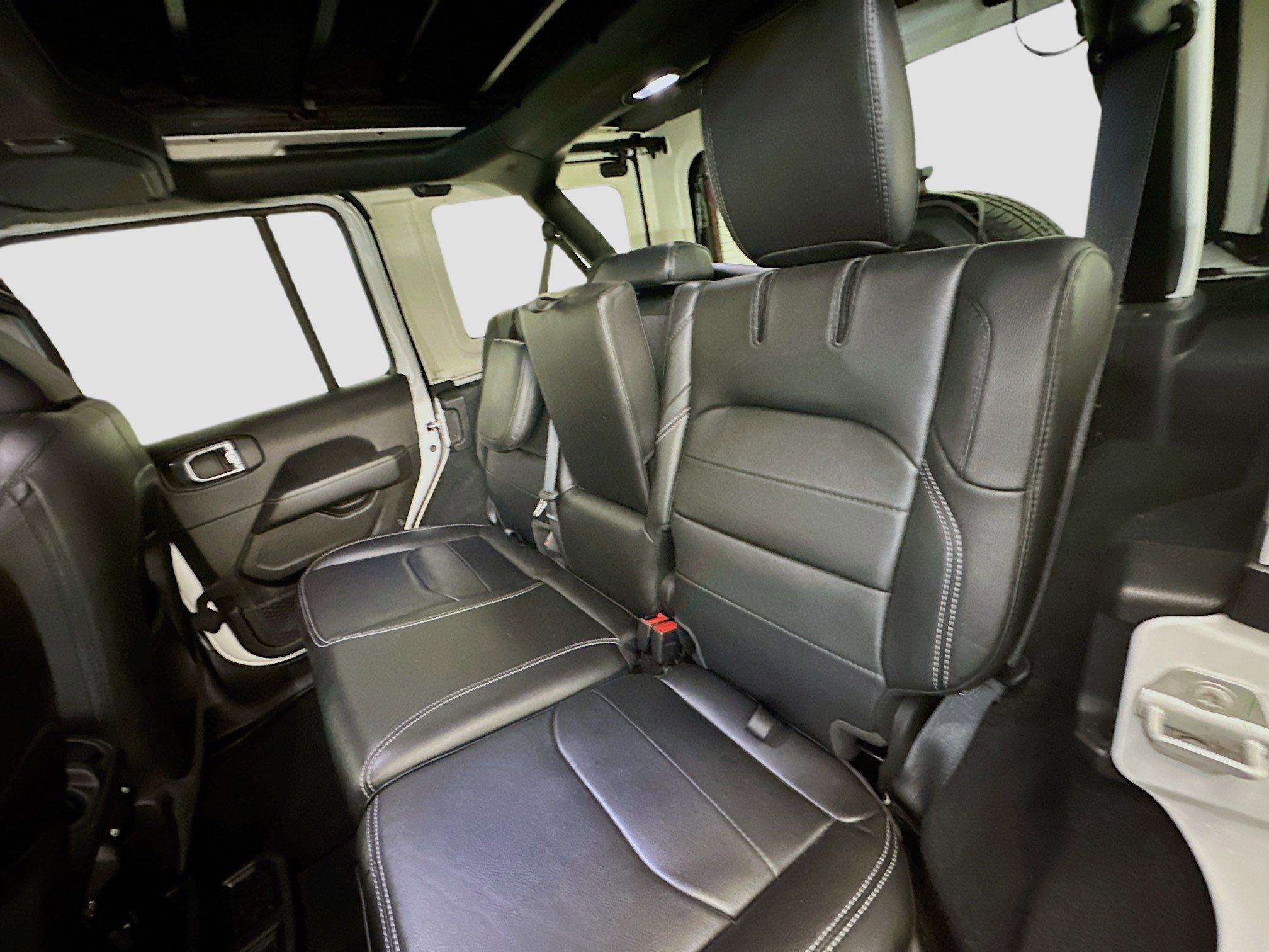 Used 2022 Jeep Wrangler Sahara w/ Safety Group image 29