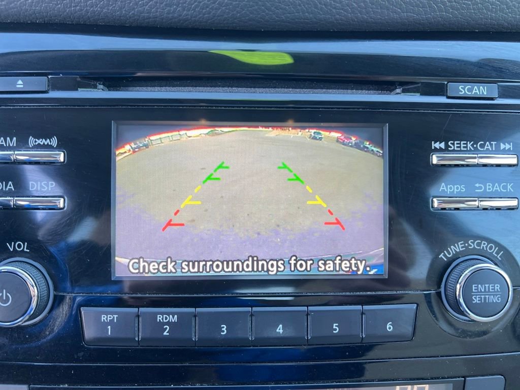 Used 2016 Nissan Rogue SV w/ SV Moonroof Package image 19