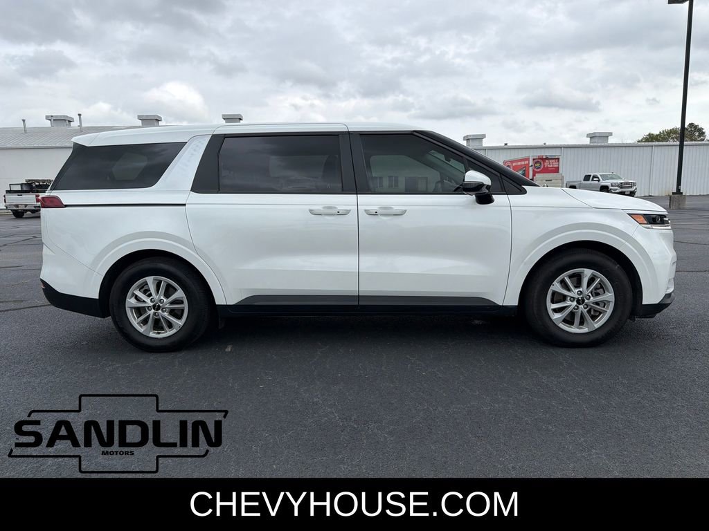 Used 2024 Kia Carnival LX image 2
