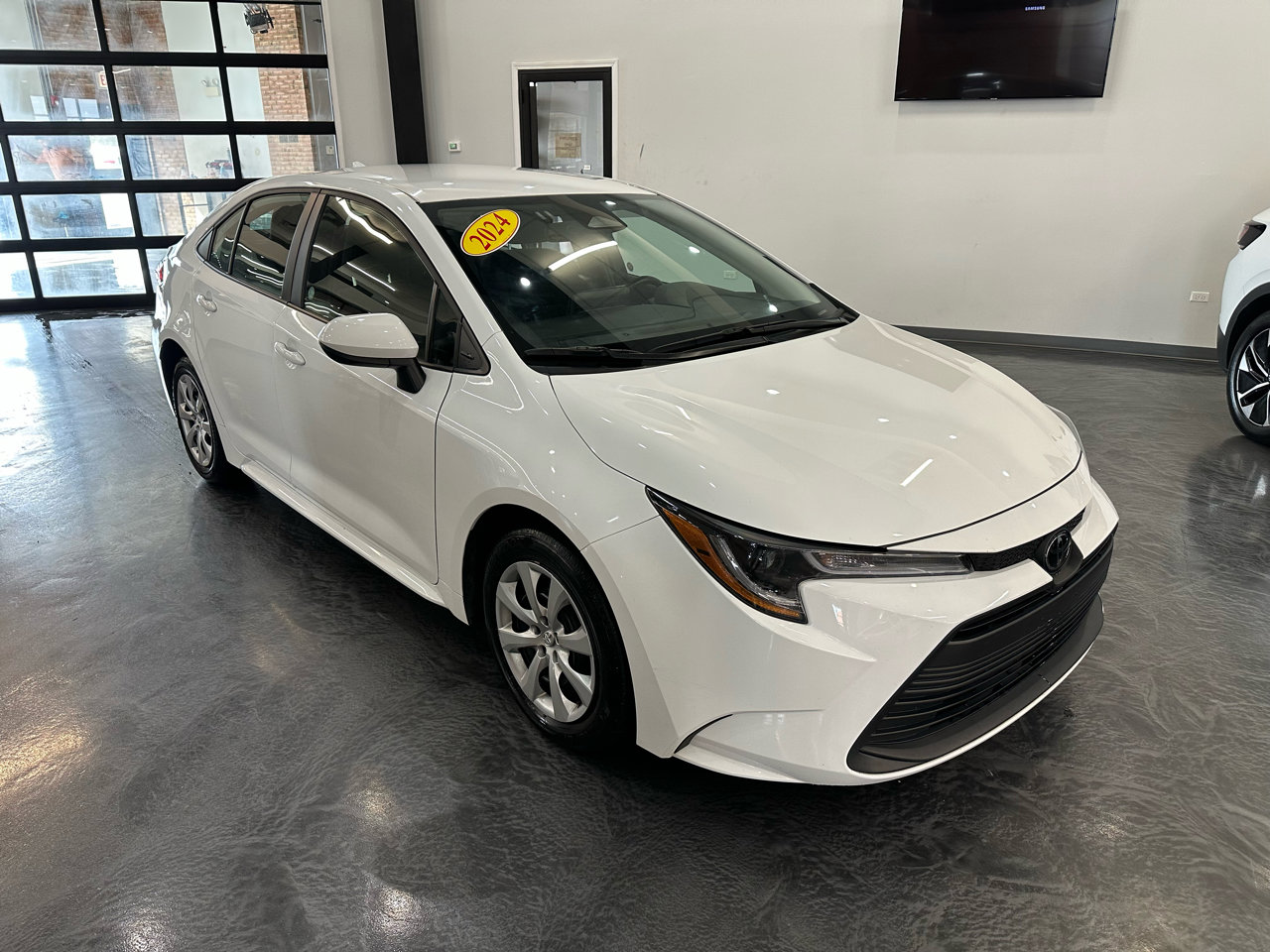 Used 2024 Toyota Corolla LE image 3