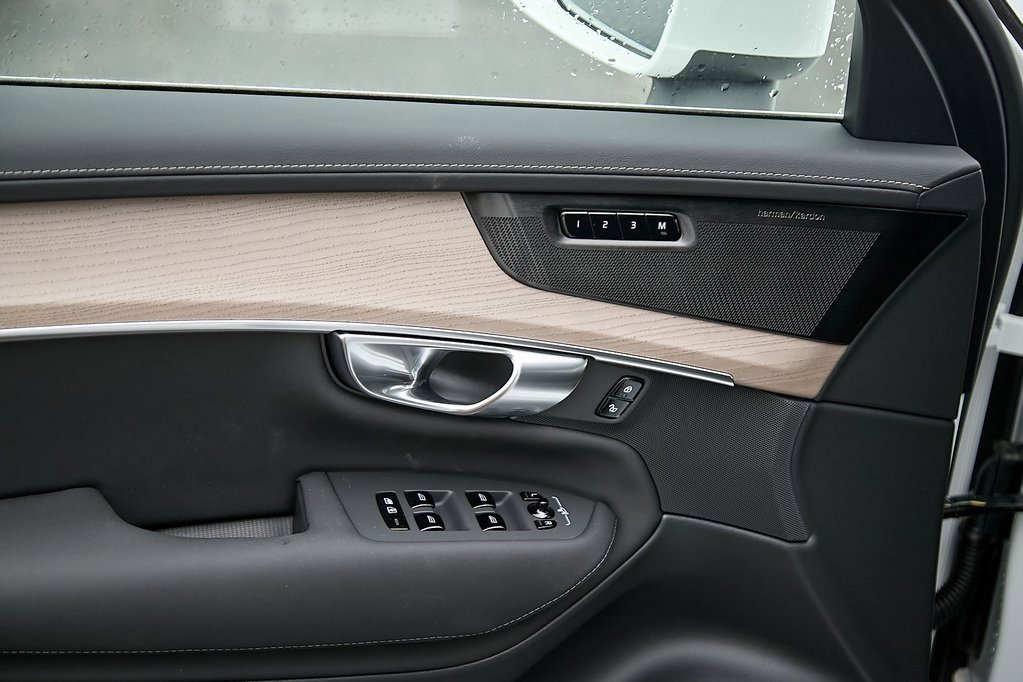 New 2025 Volvo XC90 B6 Plus w/ Protection Package Premier image 11