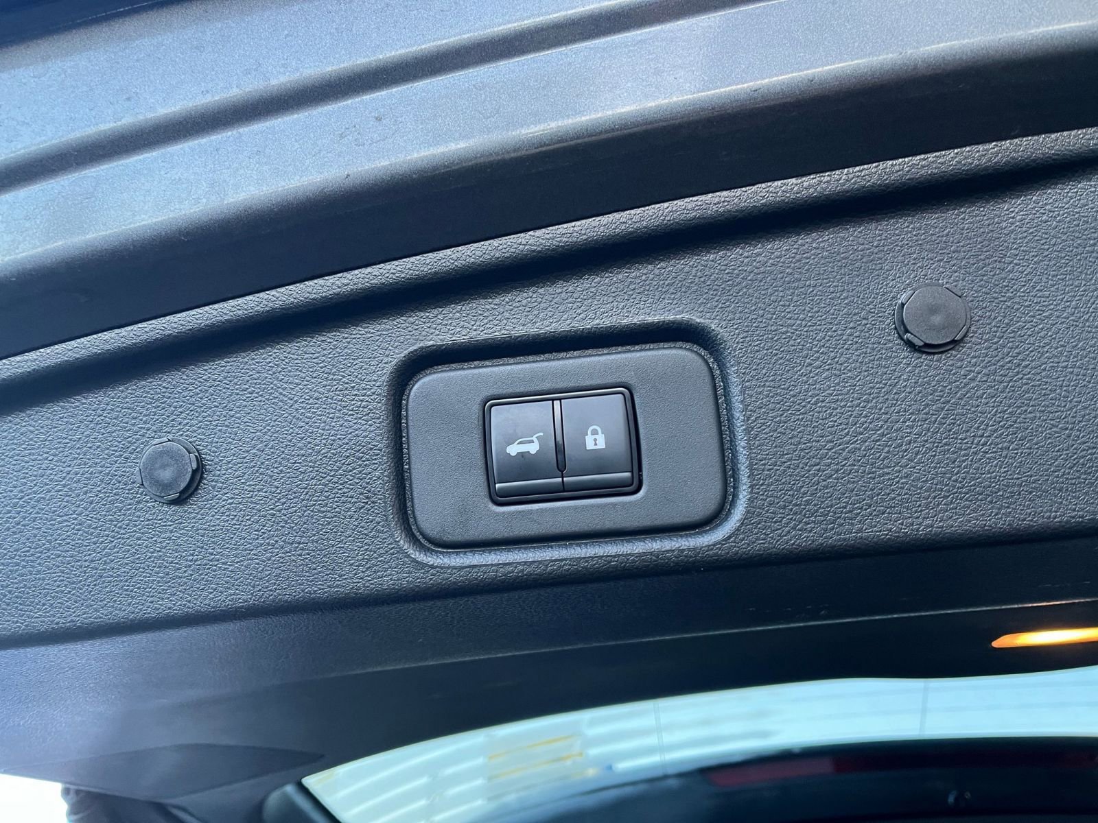 Used 2025 Nissan Pathfinder SV image 23