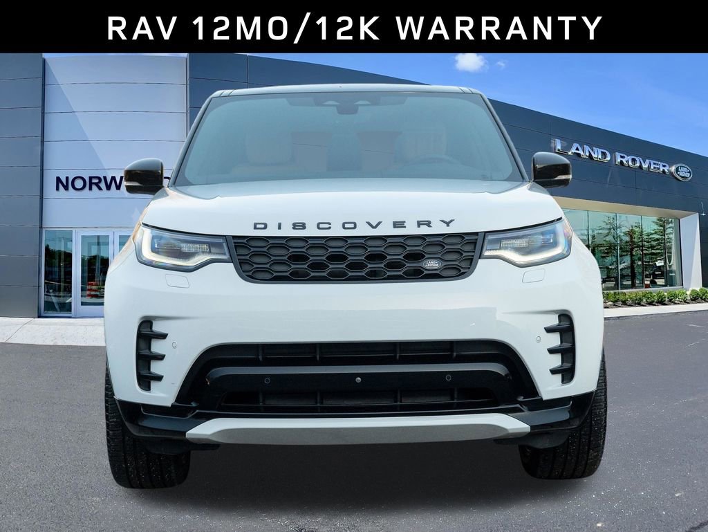 Used 2024 Land Rover Discovery Dynamic SE image 2