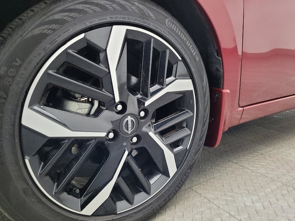 Used 2023 Nissan Versa SR w/ Trunk Package image 31