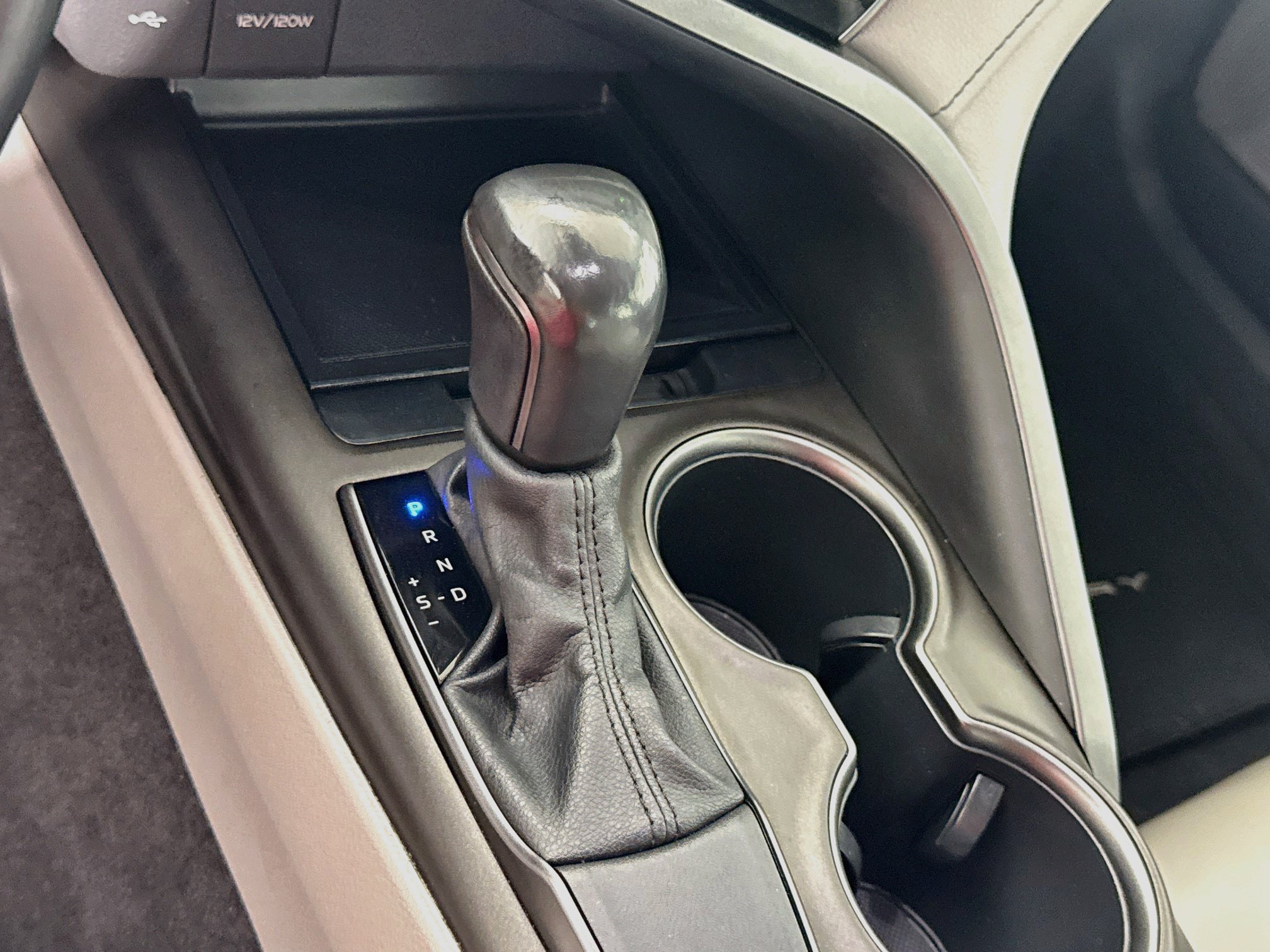 Used 2021 Toyota Camry SE FWD image 16