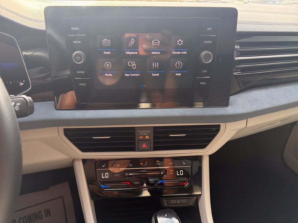 Used 2025 Volkswagen Jetta SE FWD image 19