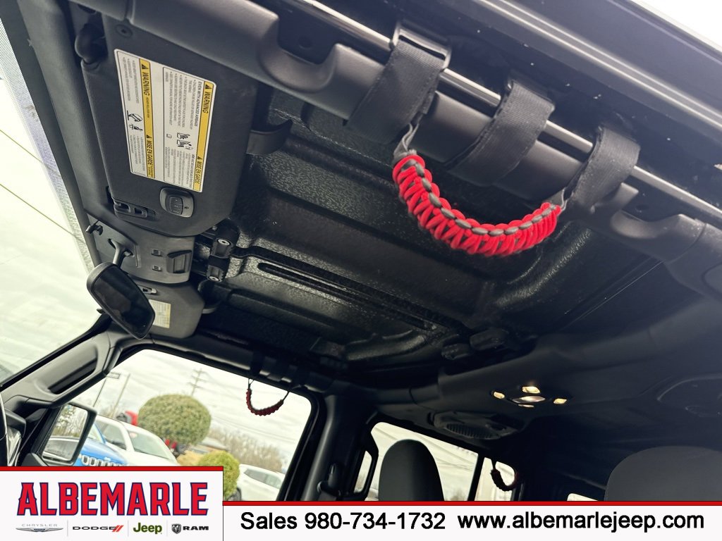 Used 2019 Jeep Wrangler Unlimited Sahara w/ Cold Weather Group image 27